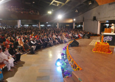 Delivering a keynote address at IIT Delhi on the topic, “Balance your life through Meditation.”